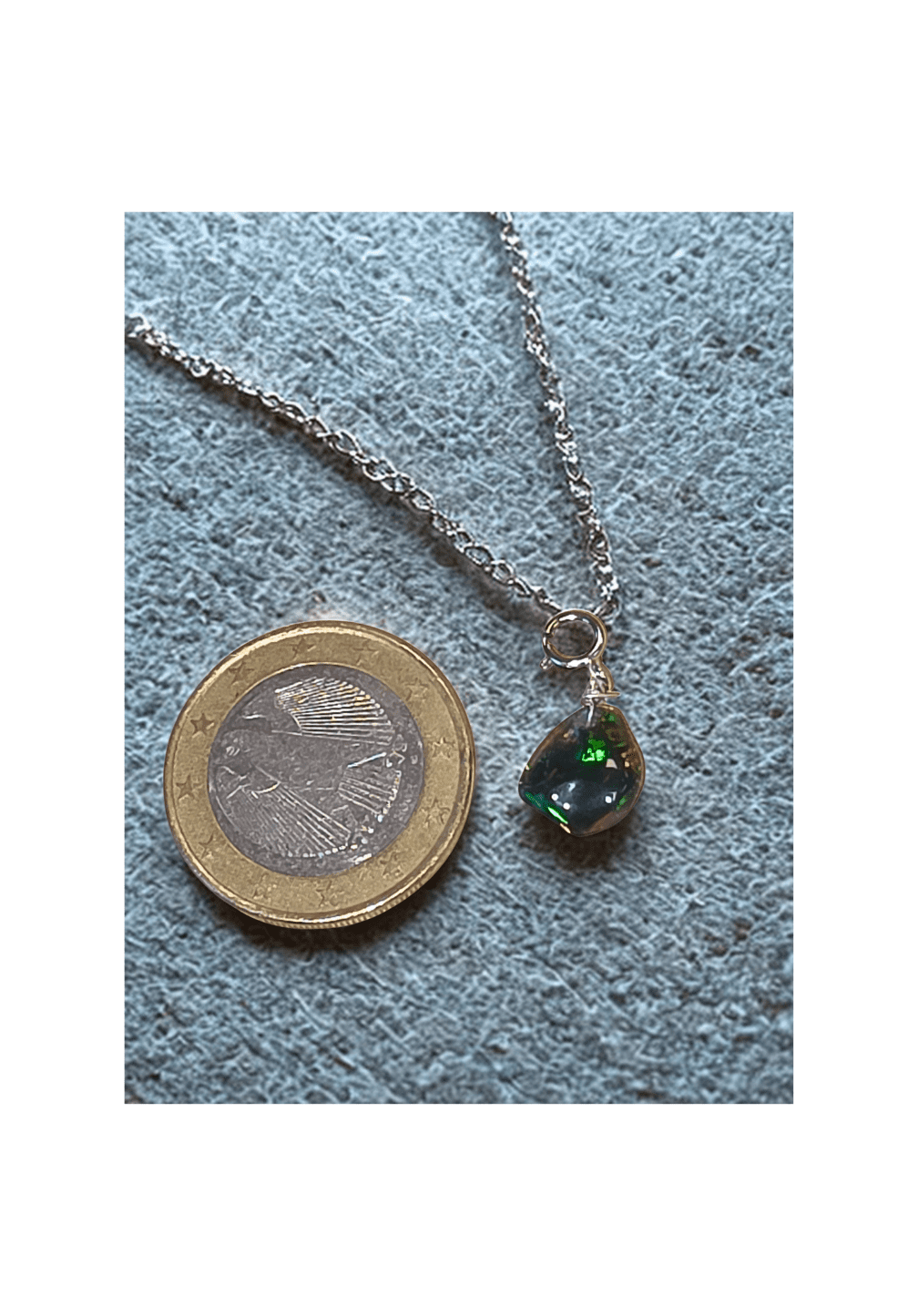 pendentif opale noire brute — monture argentée pendentif opale noire brute — monture argentée