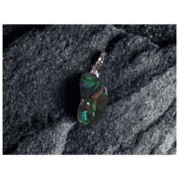pendentif opale noire brute — monture argentée