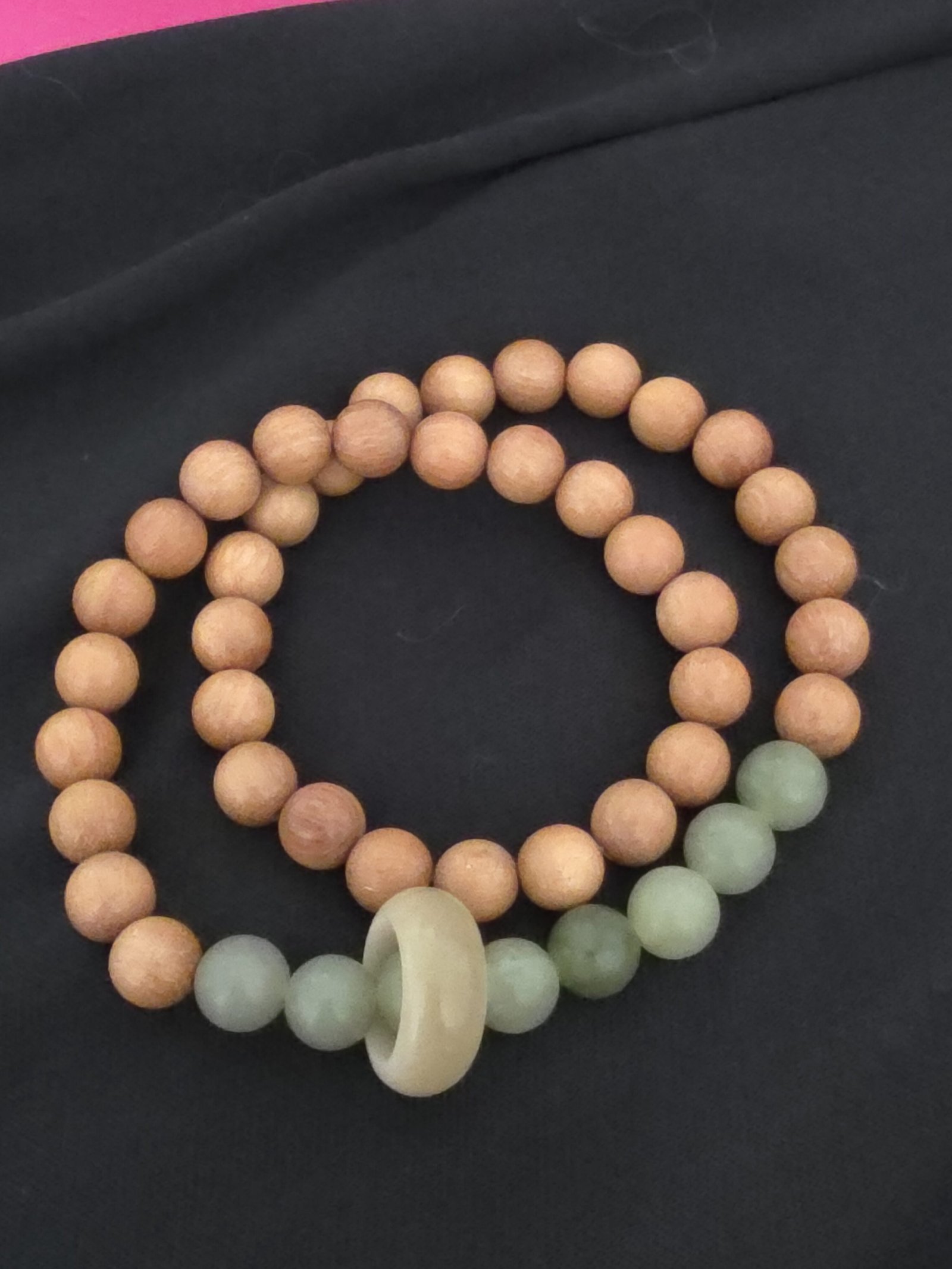 bracelet en bois avec renard à 9 queues bracelet en bois avec renard à 9 queues